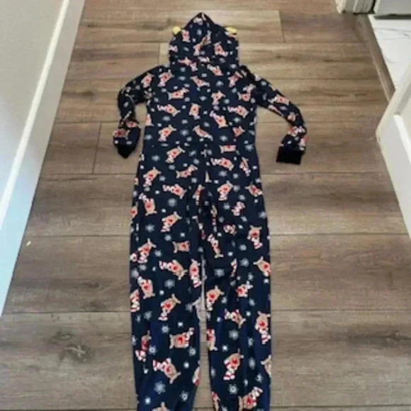 Reindeer One Piece Lounge Wear Pajamas Set Of 3 Family Dad Mom And 18 Months EUC - Picture 6 of 12